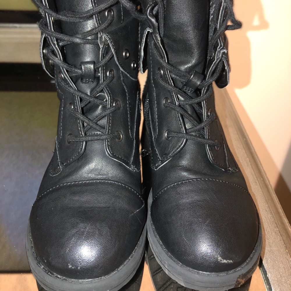 SOLD !! Girls black ankle Steve Madden boots